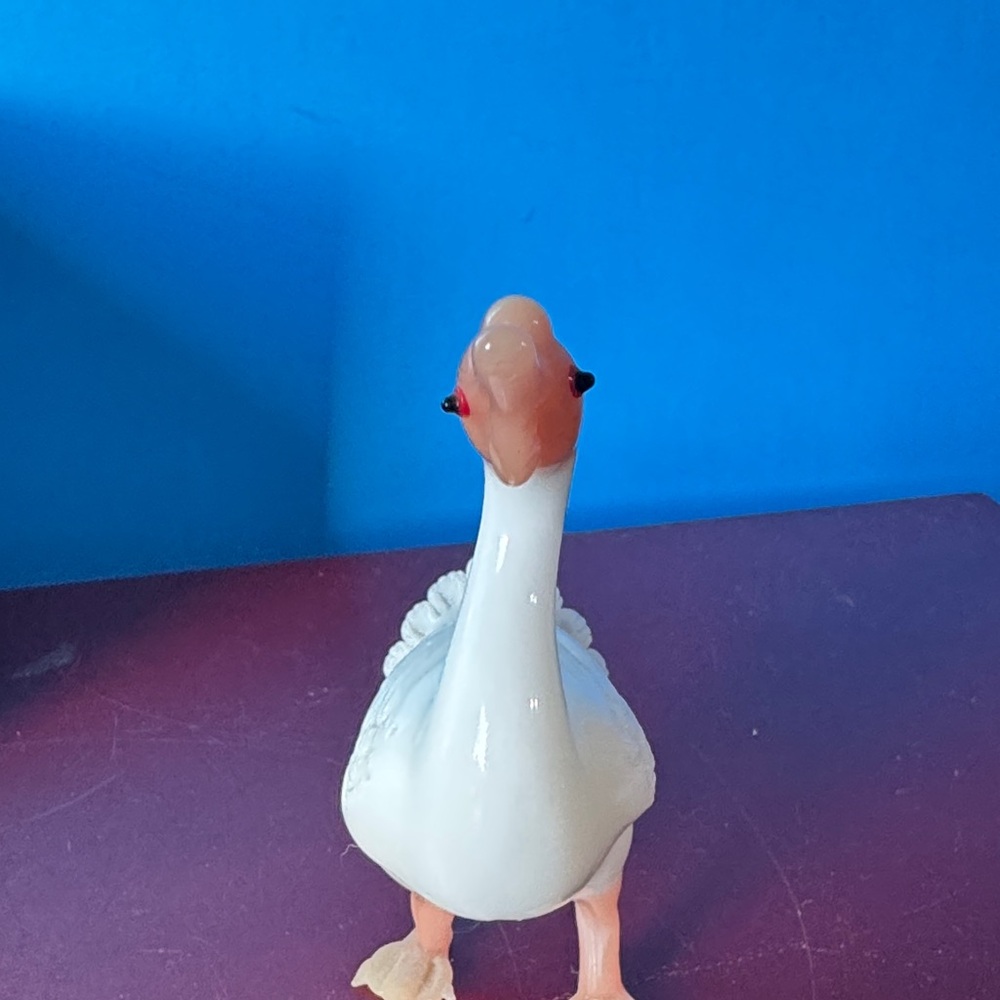 Vintage hand carved Charming White and Orange Goose Figurine - Picture 2 of 8